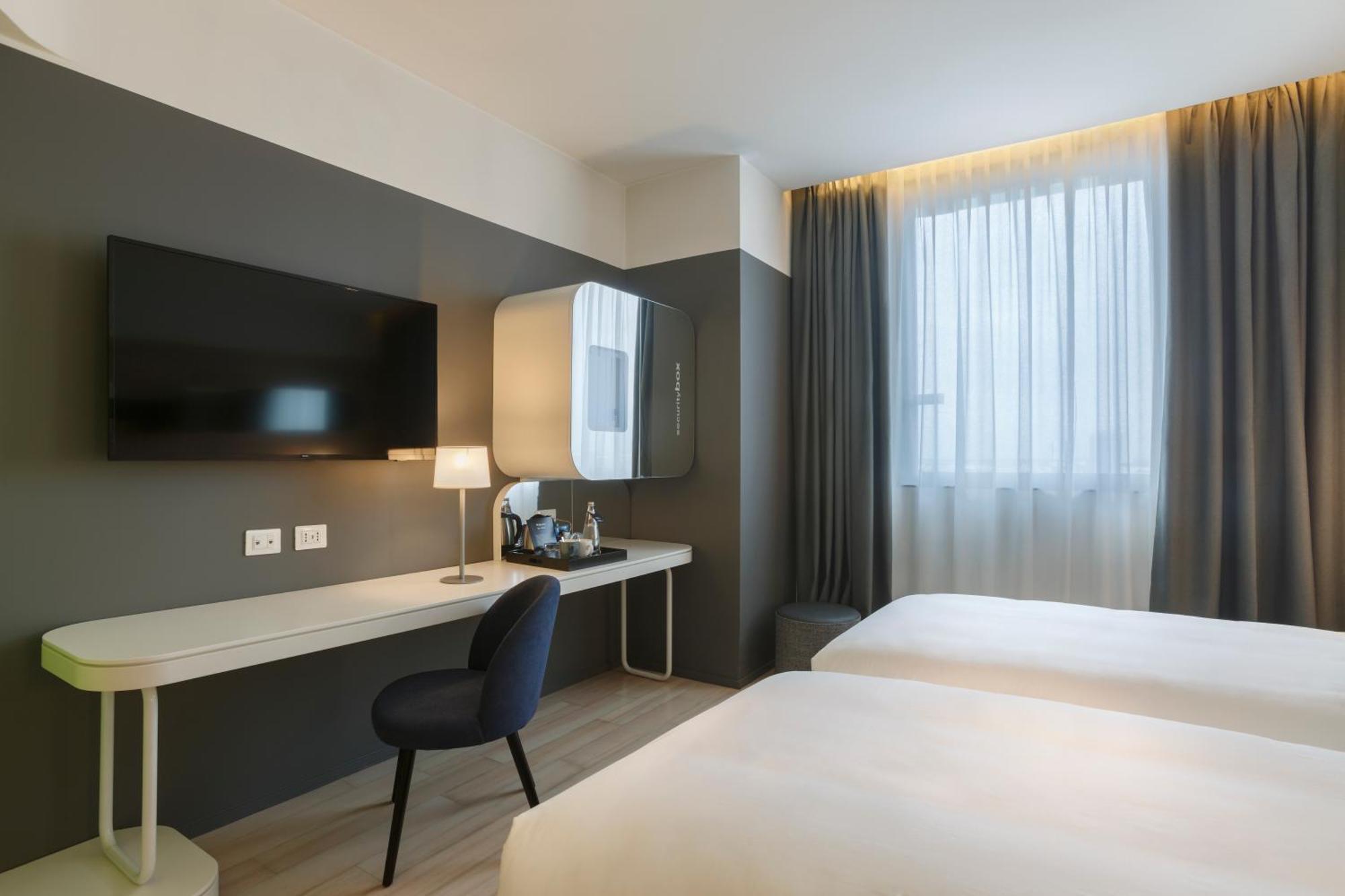 Standard Twin Room Two Twin Beds