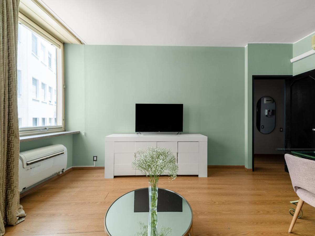 Large 1 Bedroom Apartment Sofa Bed