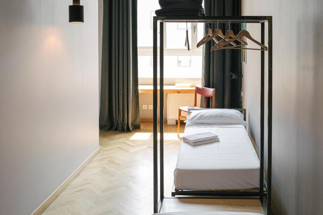 Posto Letto in Dormitorio Misto con 4 Letti