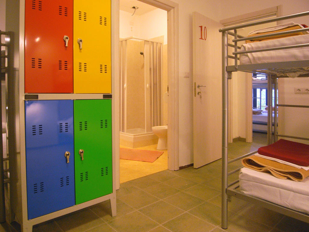Bed 6-Bed Mixed Dormitory Room