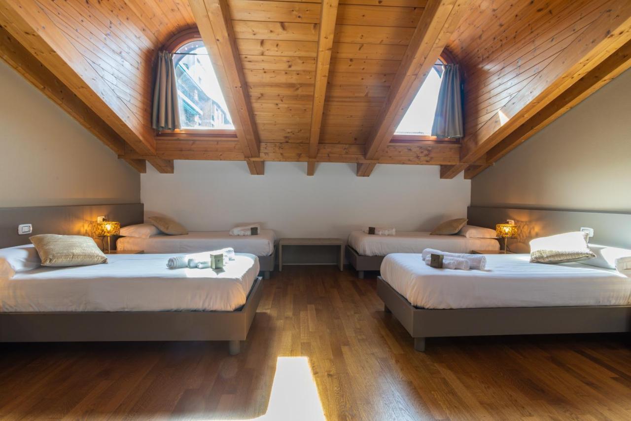 Premium Quadruple Room Single Beds