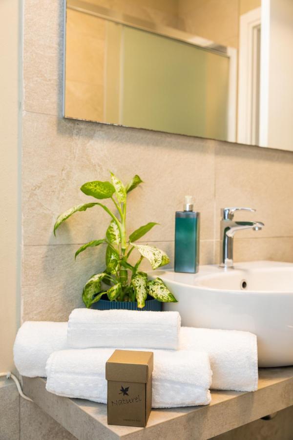 Twin Room Private External Bathroom