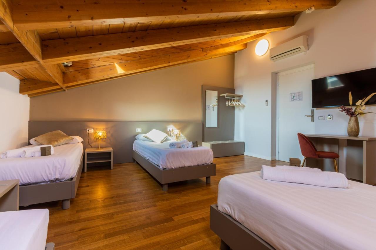 Premium Quadruple Room Single Beds