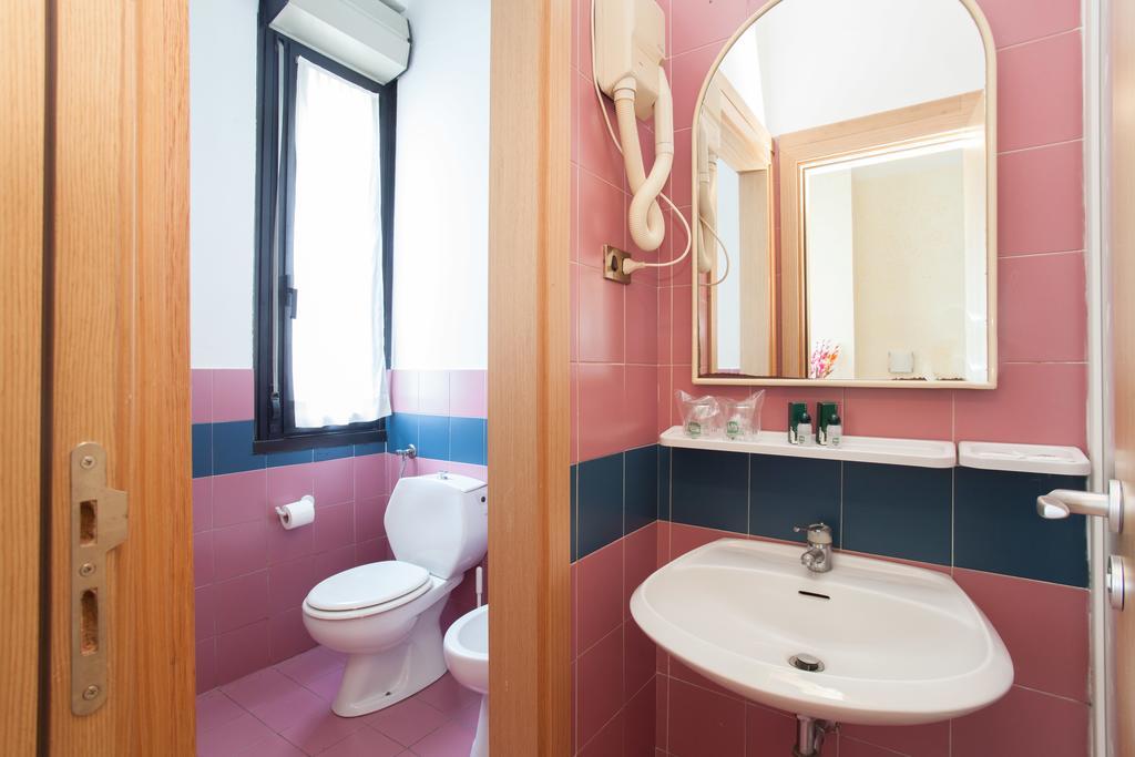 Double or Twin Room,701335063:JPEG