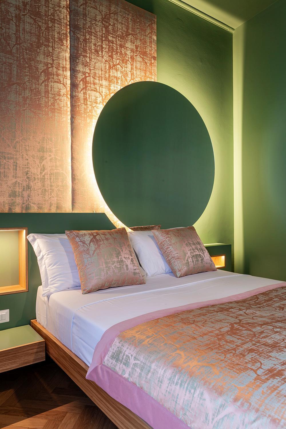 Deluxe Double Room Shower
