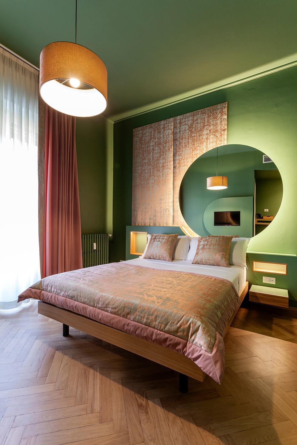 Deluxe Double Room Shower