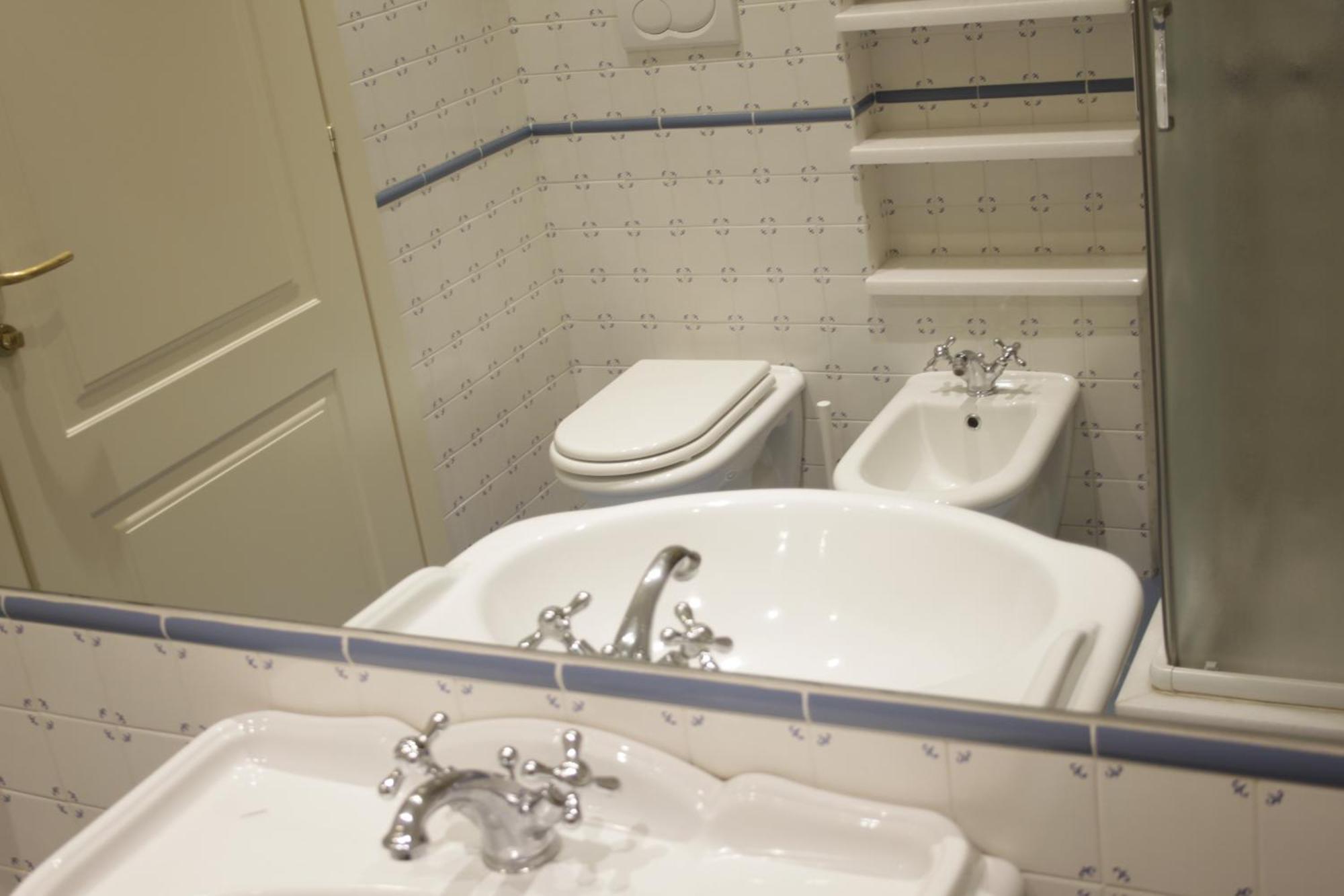 Twin Room Private Bathroom