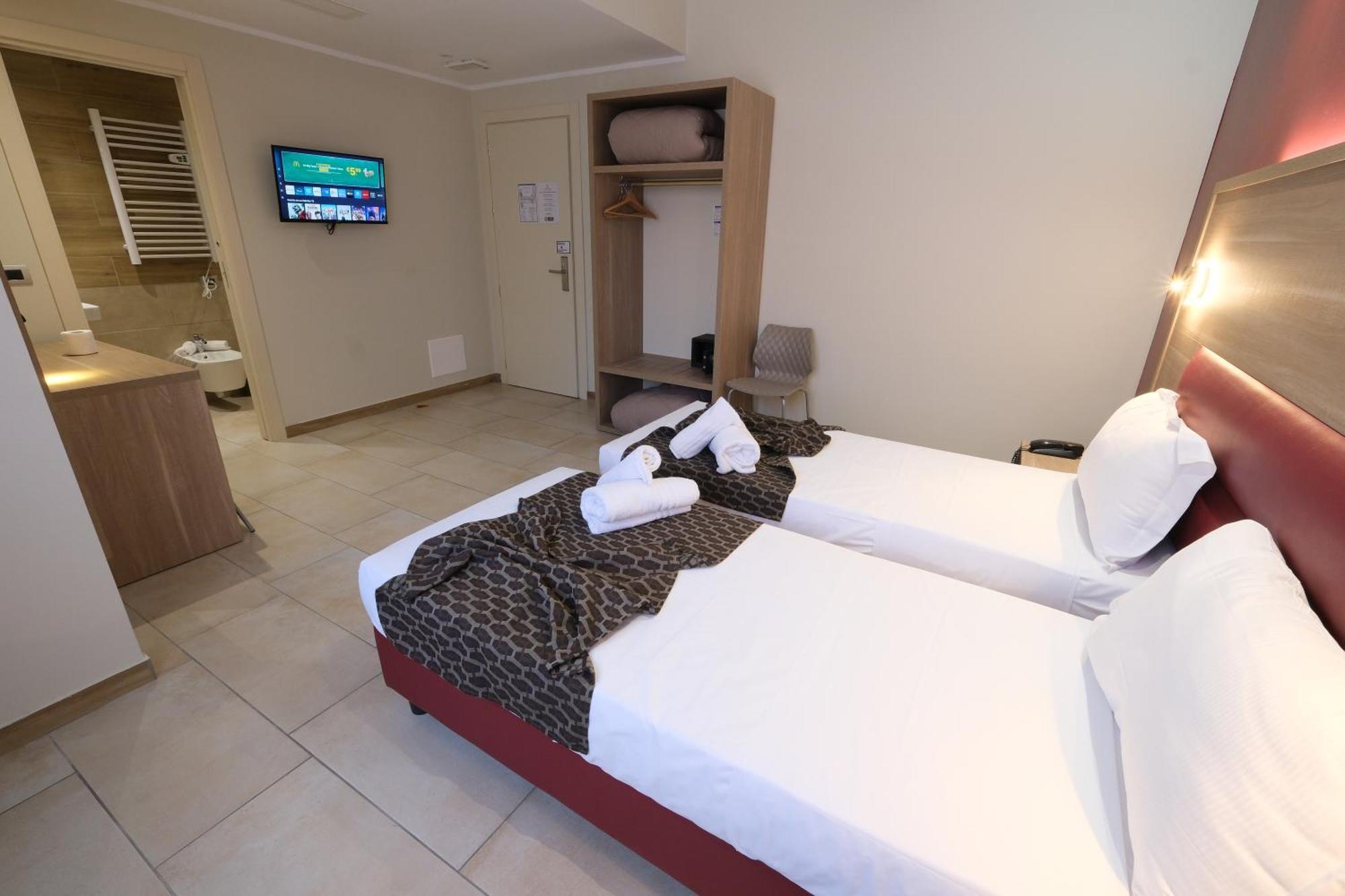 Large Twin Room