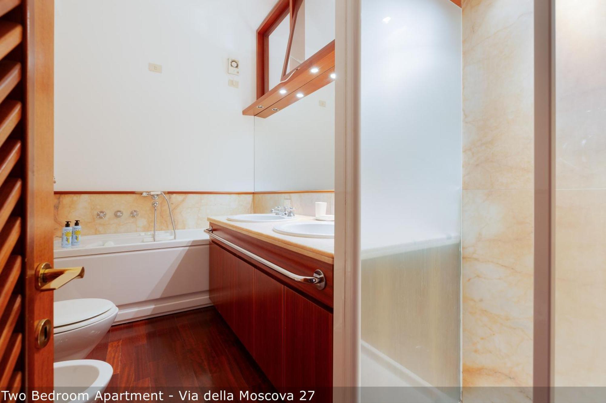 Two-Bedroom Apartment Via della Moscova 27