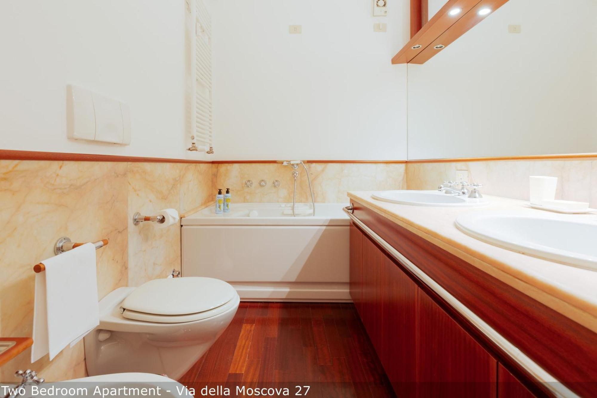 Two-Bedroom Apartment Via della Moscova 27