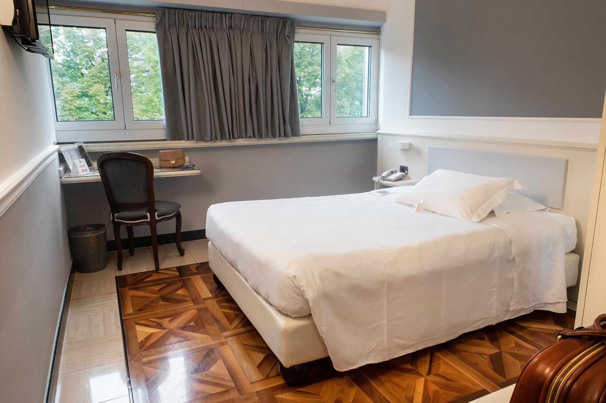 Double Room French Bed