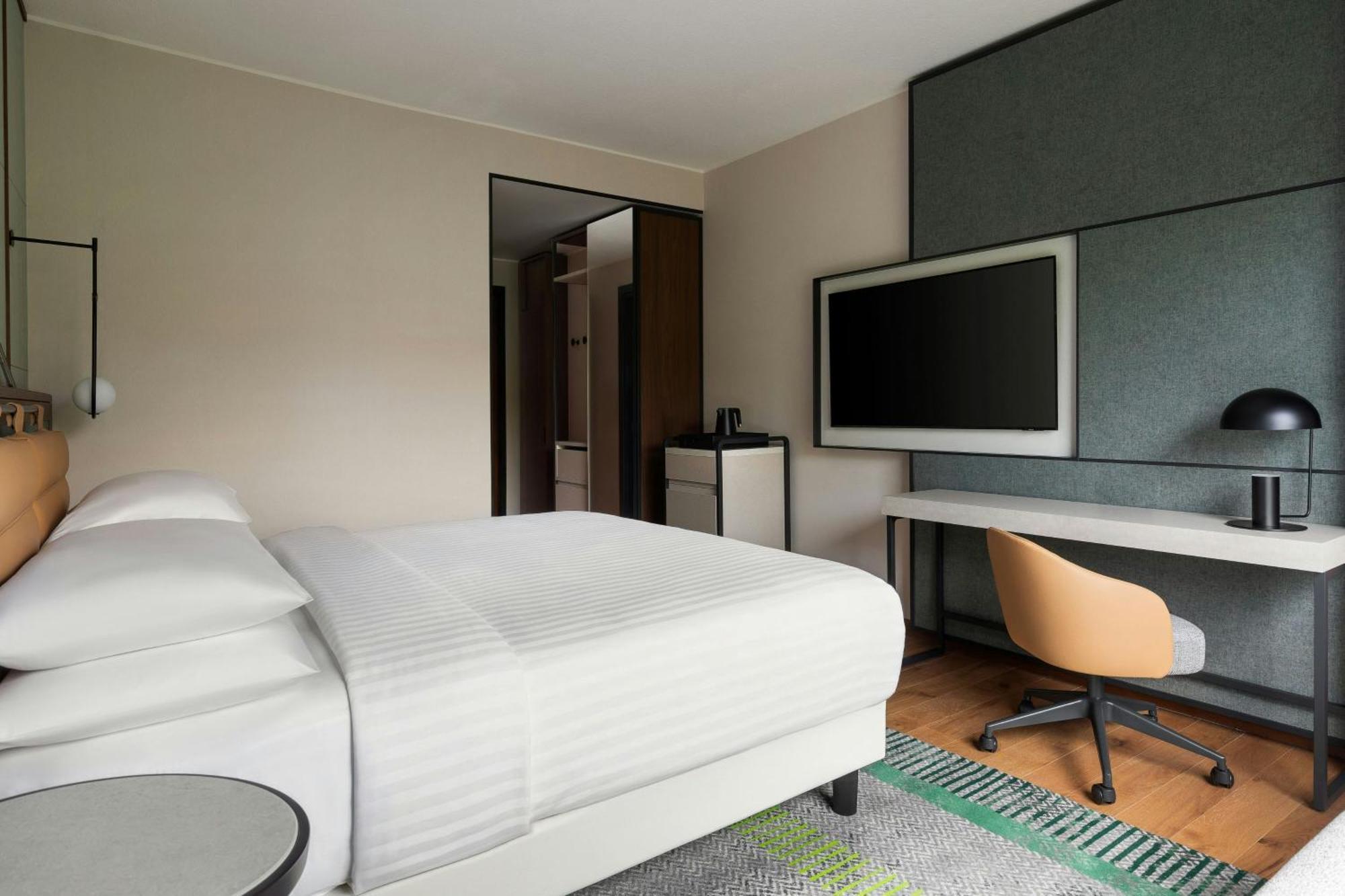 Deluxe King Room