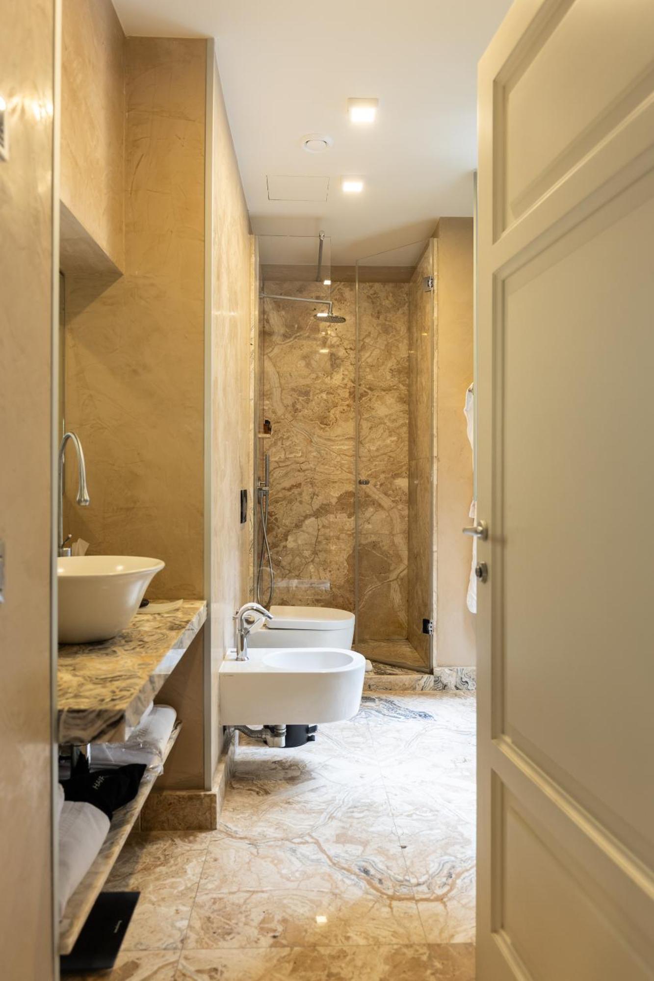 Courtyard Suite