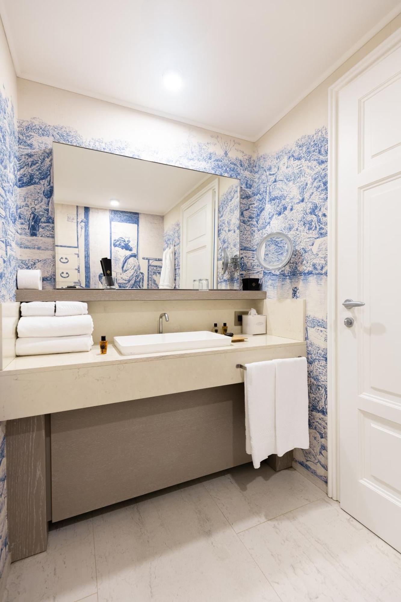 Courtyard Suite