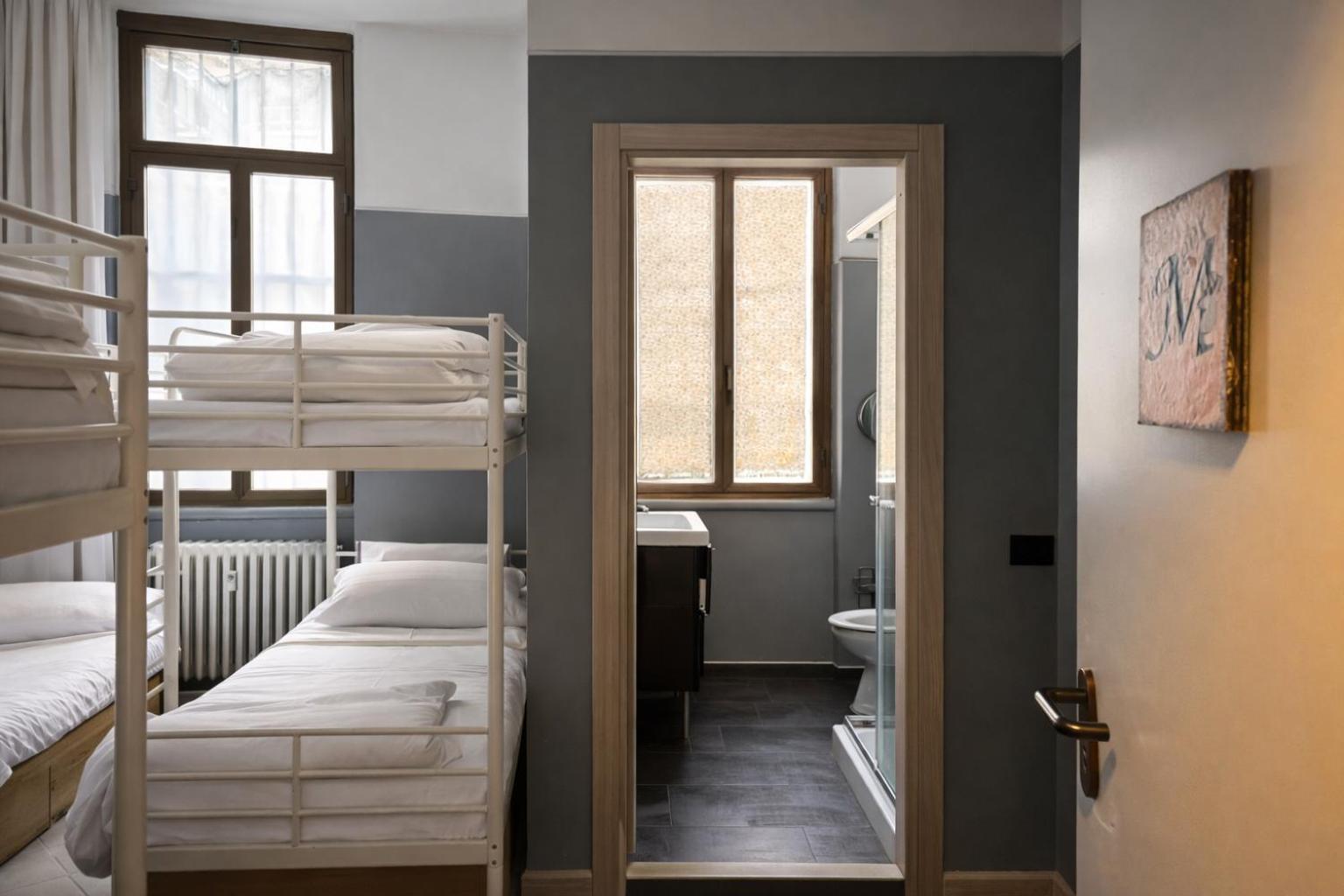 Bed 6-Bed Female Dormitory Room