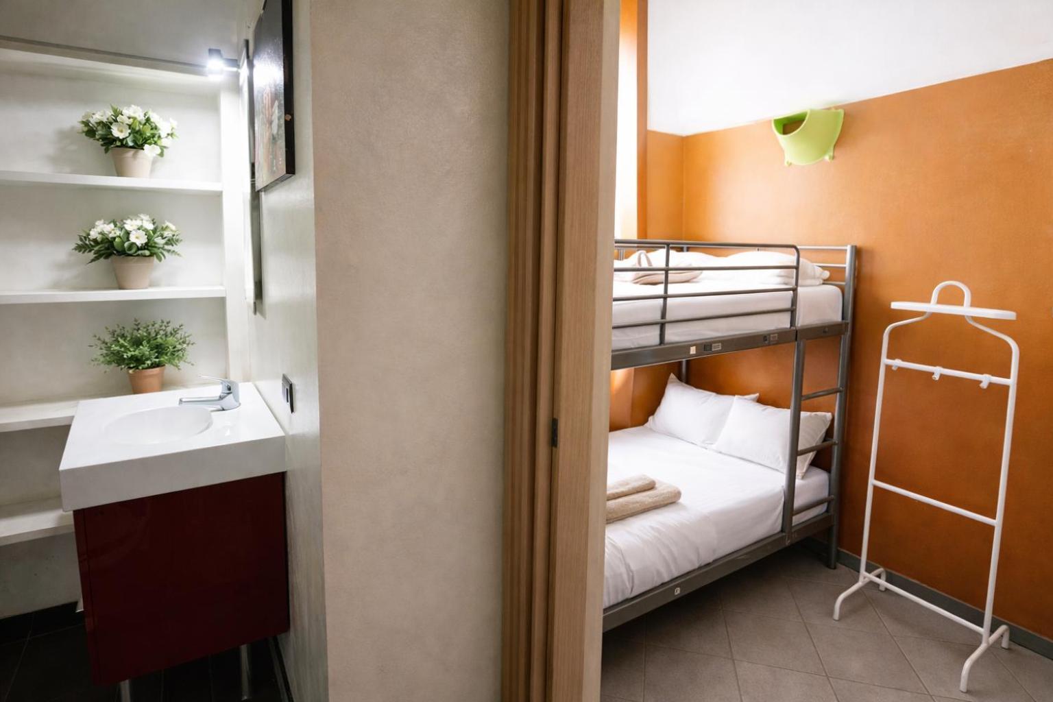 Bed 4-Bed Mixed Dormitory Room