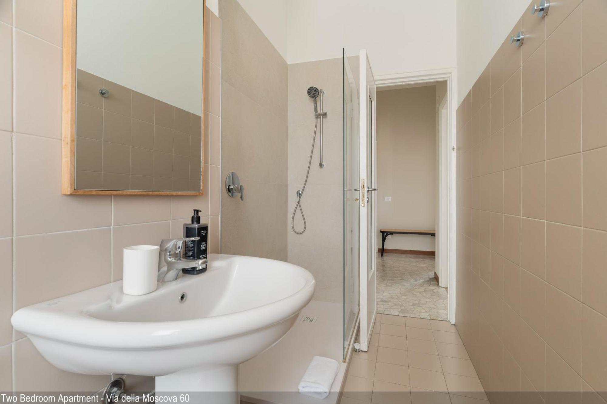 Two-Bedroom Deluxe Apartment Via della Moscova 60
