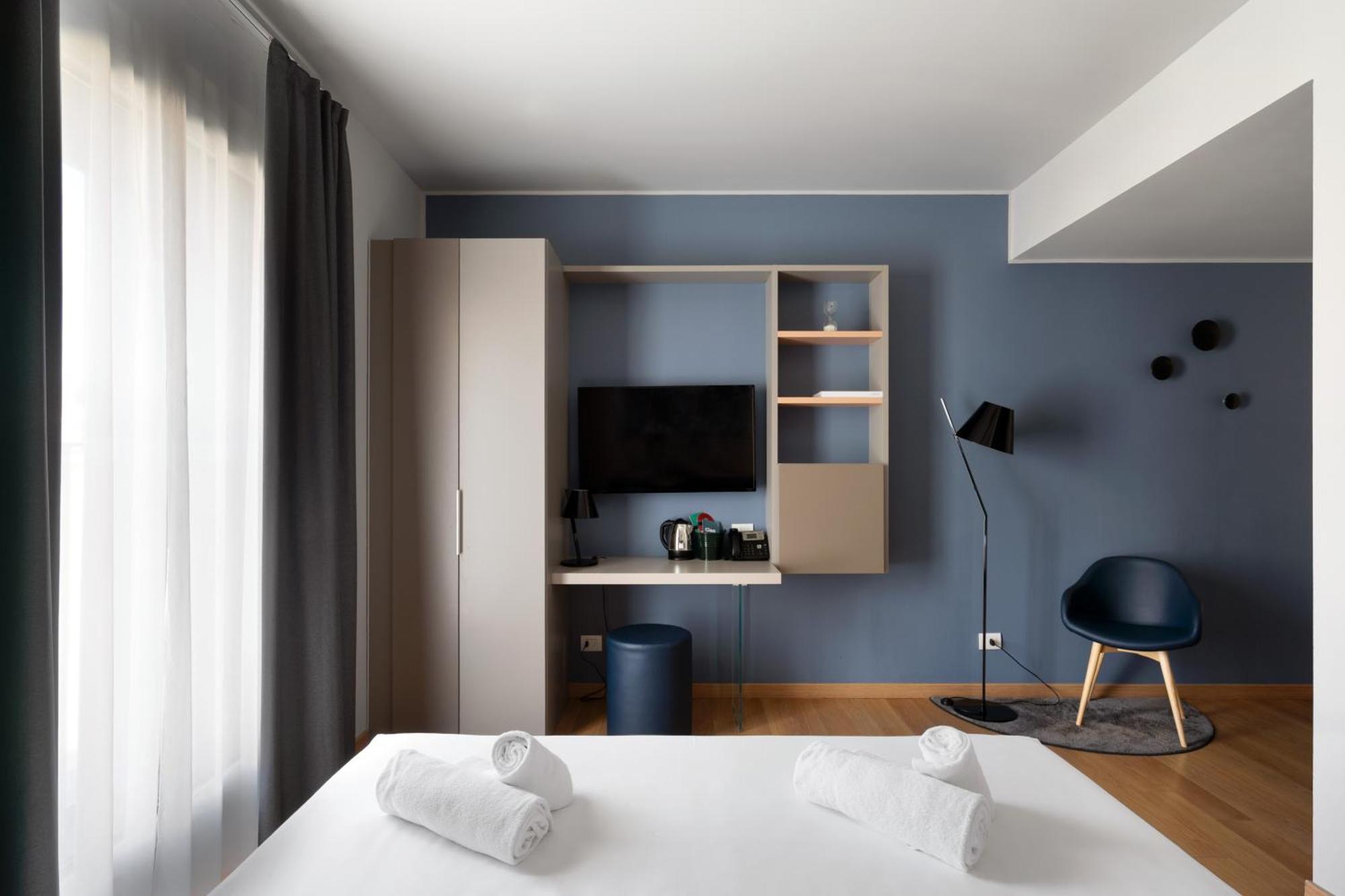Wizard King Size Bed MINIBAR