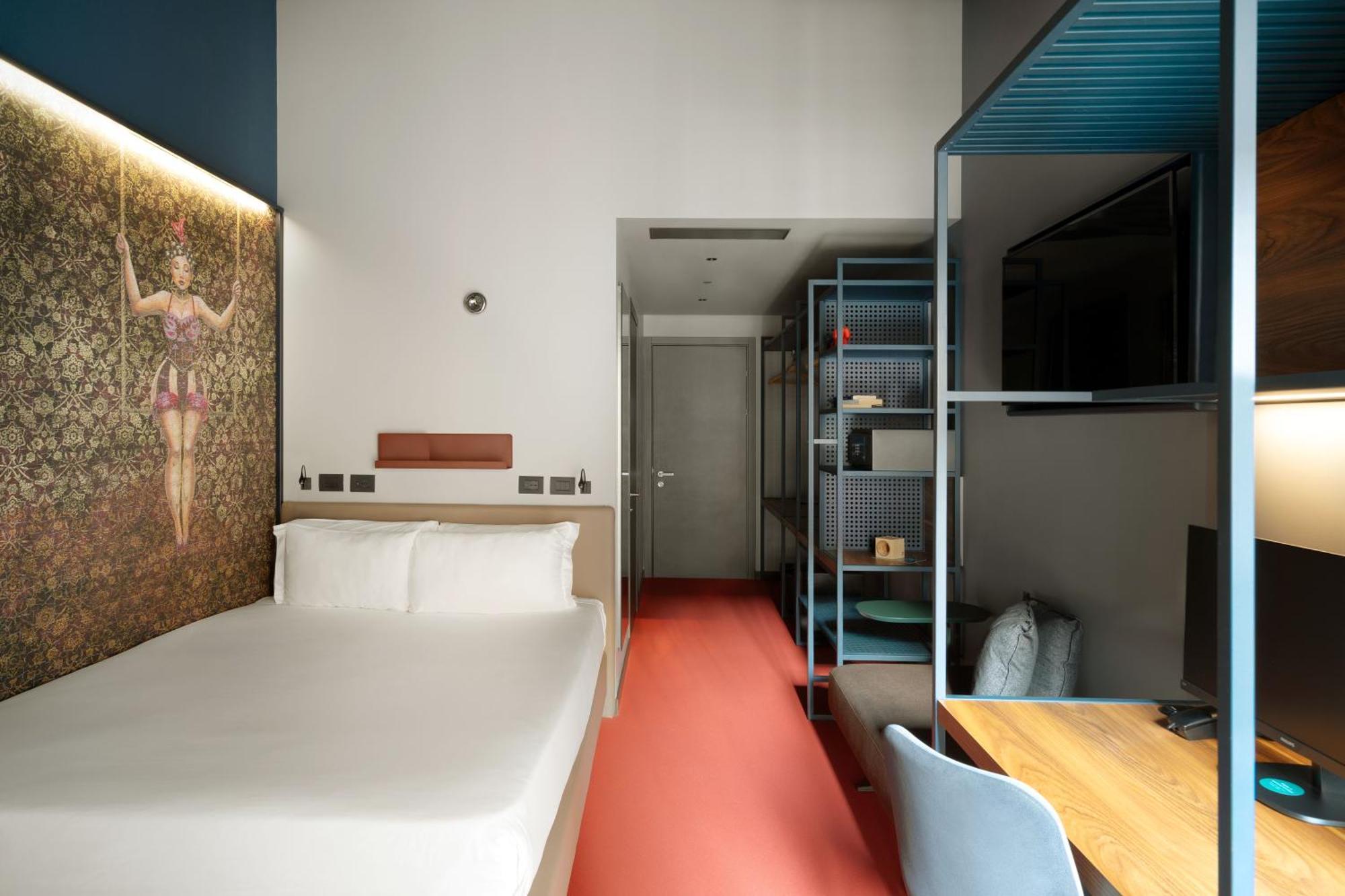 Champion Double Bed PRIVATE FITNESS CORNER
