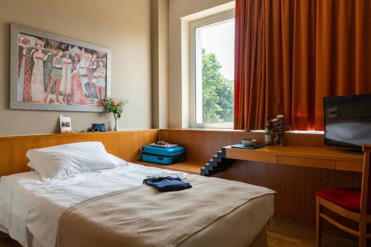 Double Room French Bed