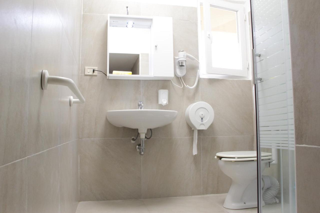 Camera Quadrupla con Bagno in Comune