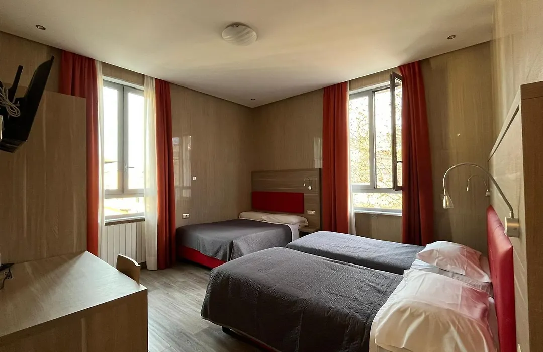 Hotel Midway-1