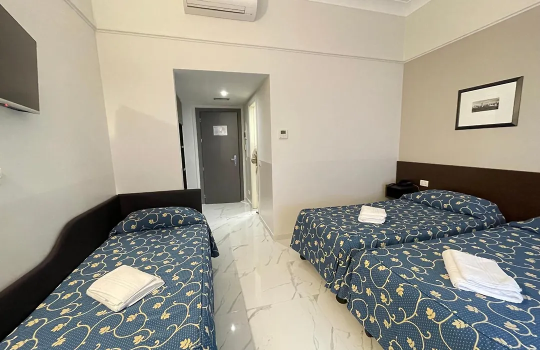 Club Hotel-1